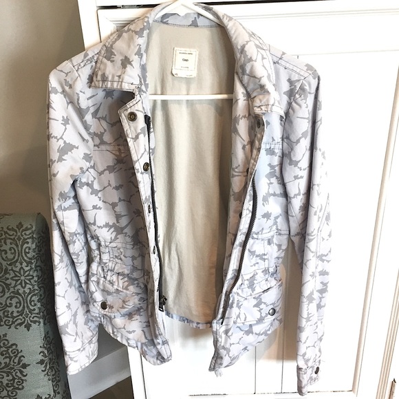 GAP XS baby blue floral designed jacket! Like new! - Picture 3 of 8